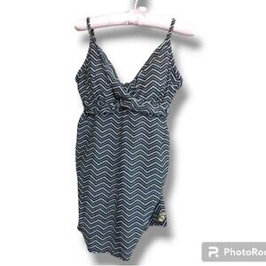 Liz Lange Maternity Swim Suit Top M